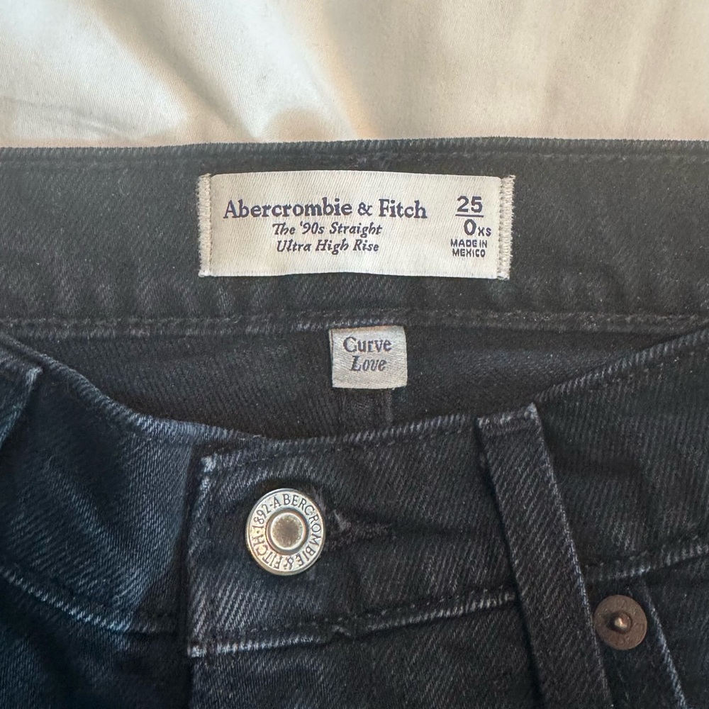 Abercrombie & Fitch CURVE LOVE Ultra High Rise 90s Straight - Picture 3 of 5